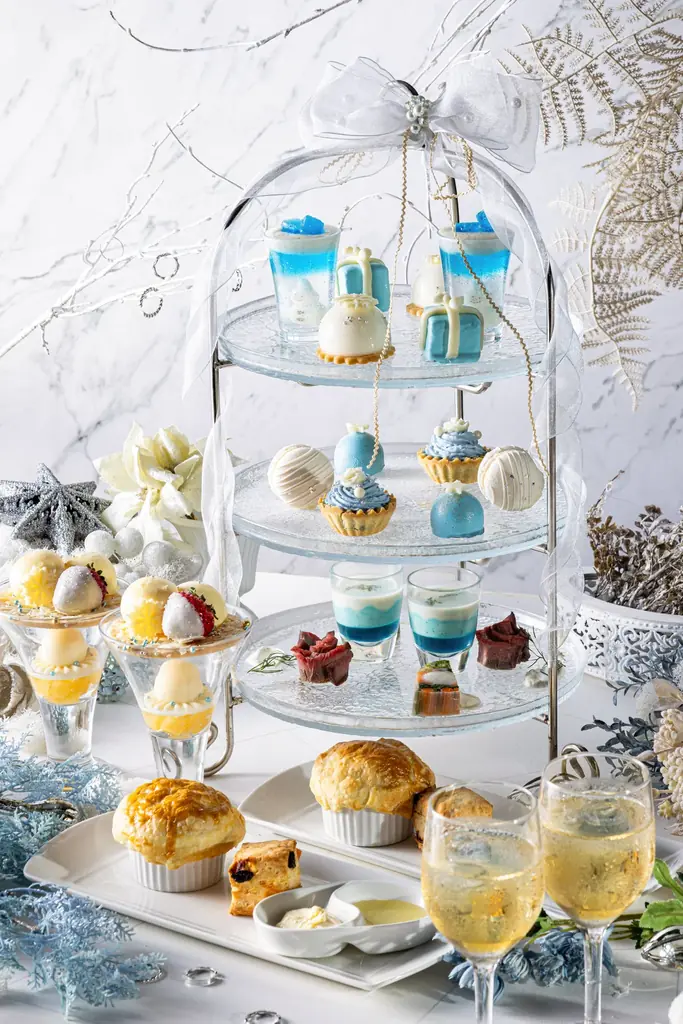 【新宿プリンスホテル】幸せを紡ぐブルーの煌めきと聖夜の贈り物「Jewel Blue クリスマスアフタヌーンティー」を販売 画像 3