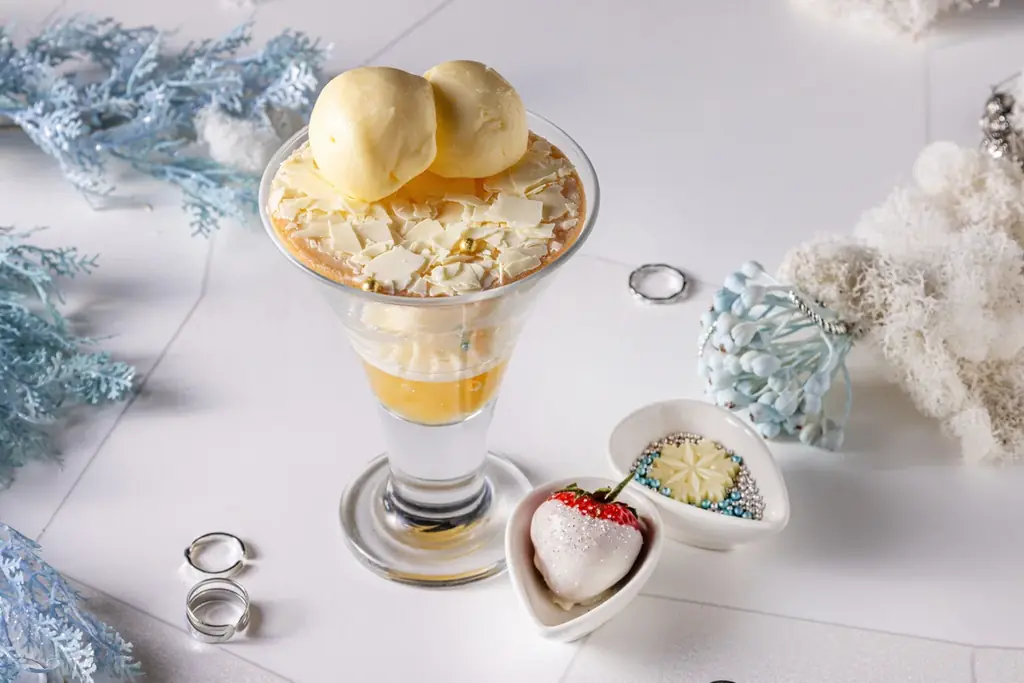 【新宿プリンスホテル】幸せを紡ぐブルーの煌めきと聖夜の贈り物「Jewel Blue クリスマスアフタヌーンティー」を販売 画像 4