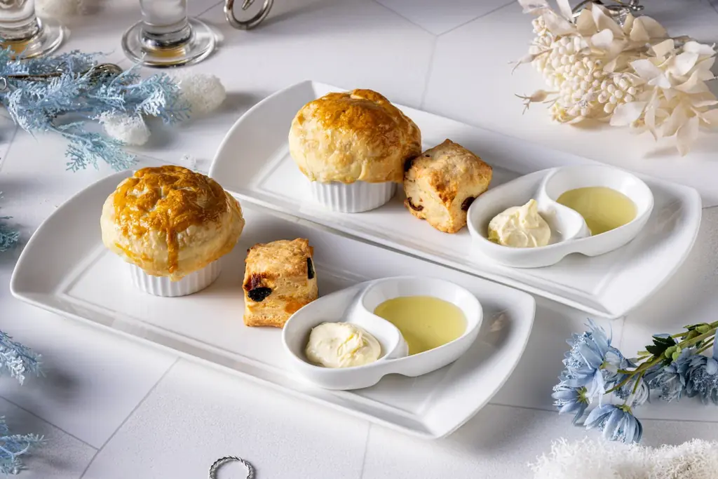 【新宿プリンスホテル】幸せを紡ぐブルーの煌めきと聖夜の贈り物「Jewel Blue クリスマスアフタヌーンティー」を販売 画像 8