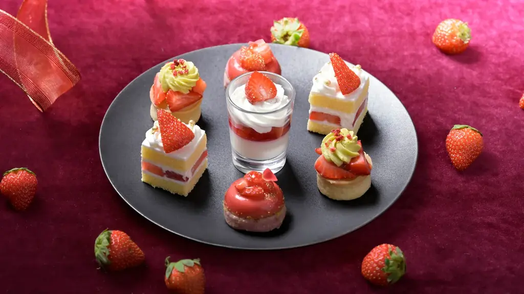 【グランドプリンスホテル新高輪】いちご尽くしのスイーツがホリデーシーズンを華やかに彩る「Winter Strawberry Afternoon Tea」開催 画像 2