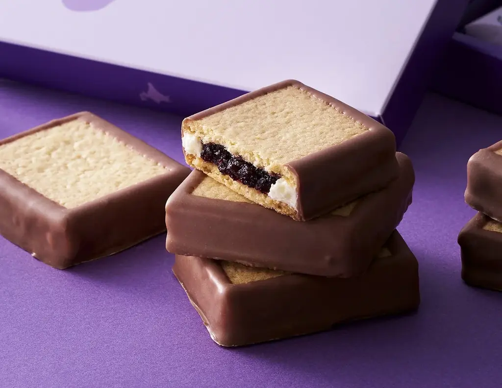 【早割特典あります】創業76年の確かな技術で、王道なのに特別な「苺×クリーム」のケーキをご用意。新作「もりもとスペシャリティ」は雪国の物語を一口に込めたクリスマスケーキとしてお届けします。 画像 4