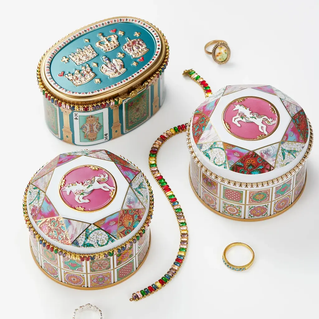 ユニコーンチャームがメリーゴーランドのように現れる、ミニチュアタイル×ユニコーン『ユニコーン缶』大丸東京店にて先行発売。缶用アクセサリーチェーンも初登場！ユニコーンに『羽』を描き込むペイントイベントも 画像 12