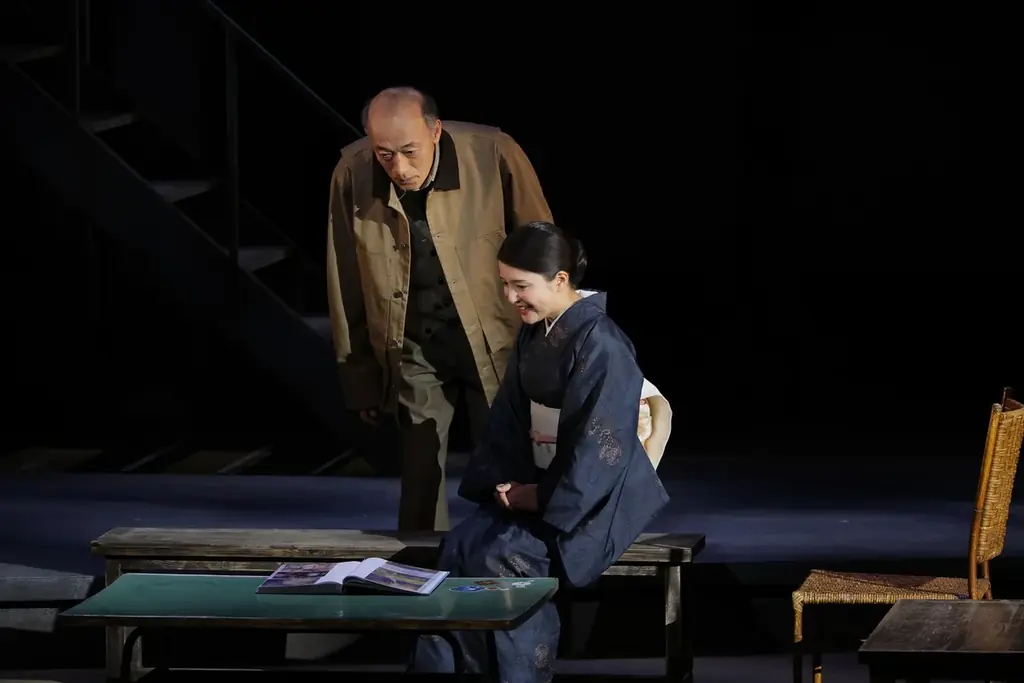 兵庫県立芸術文化センター開館20周年記念公演 舞台「明日を落としても」開幕! 演出：栗山民也、作：ピンク地底人3号 出演：佐藤隆太、牧島 輝、川島海荷、酒向 芳、尾上寛之、春海四方、田畑智子、富田靖子 画像 11