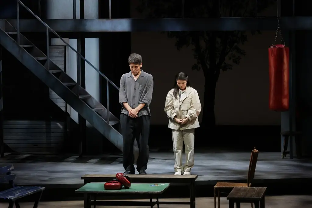 兵庫県立芸術文化センター開館20周年記念公演 舞台「明日を落としても」開幕! 演出：栗山民也、作：ピンク地底人3号 出演：佐藤隆太、牧島 輝、川島海荷、酒向 芳、尾上寛之、春海四方、田畑智子、富田靖子 画像 14