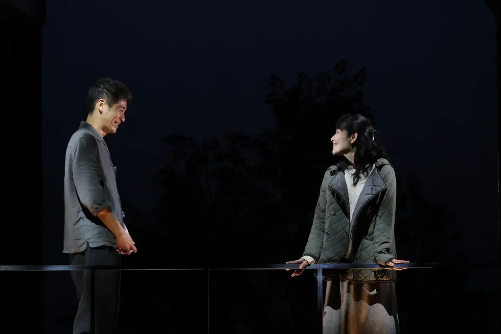 兵庫県立芸術文化センター開館20周年記念公演 舞台「明日を落としても」開幕! 演出：栗山民也、作：ピンク地底人3号 出演：佐藤隆太、牧島 輝、川島海荷、酒向 芳、尾上寛之、春海四方、田畑智子、富田靖子 画像 7