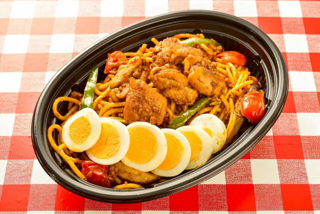 【スパゲッティーのパンチョ】人気No.1メニューがパワーアップして復刻！創業16周年記念・期間限定メニュー「ゴロっとチキンのカレーナポ」を10月16日（木）に発売 画像 4