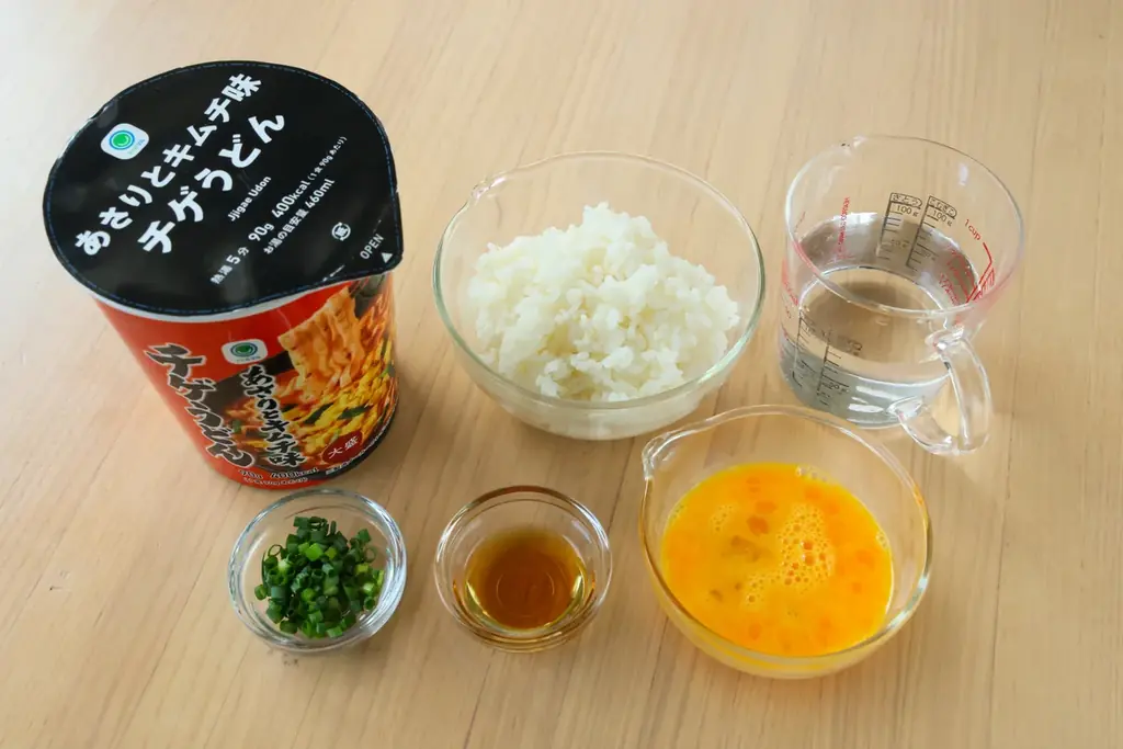 ファミマル史上過去最大級！あさりの旨みと女性に人気の「旨辛」で仕立てる「ファミマル あさりとキムチ味 チゲうどん」 10月14日（火）新発売楽しみ方も広がる料理研究家考案アレンジレシピも公開 画像 6