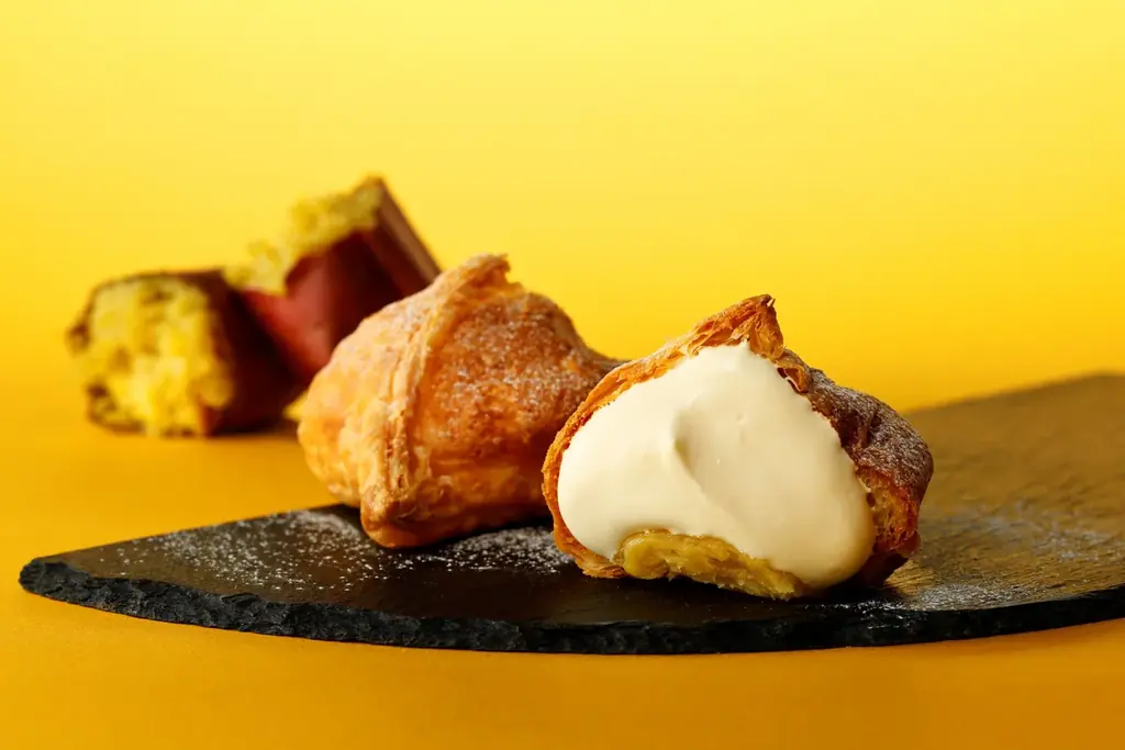 秋の風物詩“焼き芋”をパイで楽しめるスイーツ。「東京ミルクチーズ工場 Cow Cow Kitchen」から、季節限定の「ミルクパイ 焼き芋」を発売いたします。 画像 1