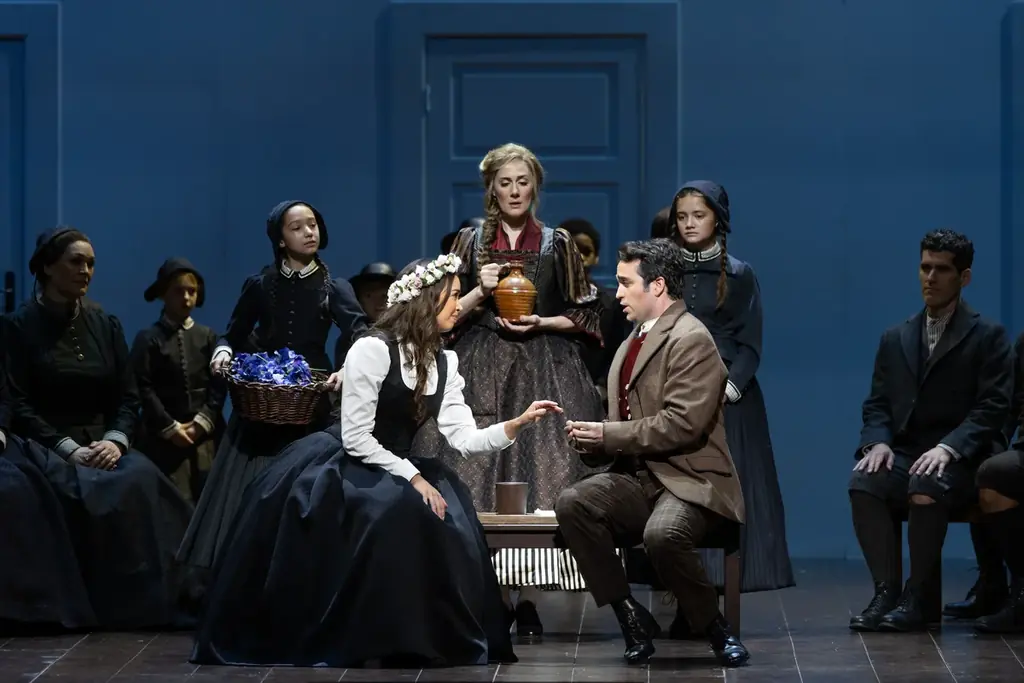 【予告編解禁】感動のステージで、極上のオペラ時間を。予告編＆第1作《夢遊病の娘》場面写真 一挙解禁‼『METライブビューイング2025‐26』 画像 3