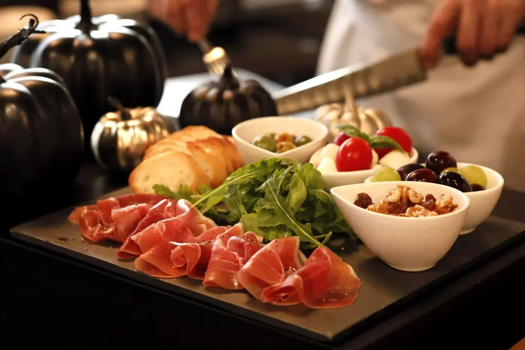 艶やかな空間で愉しむ美食とカクテル。大人のためのハロウィンナイト、開催決定！ 画像 5