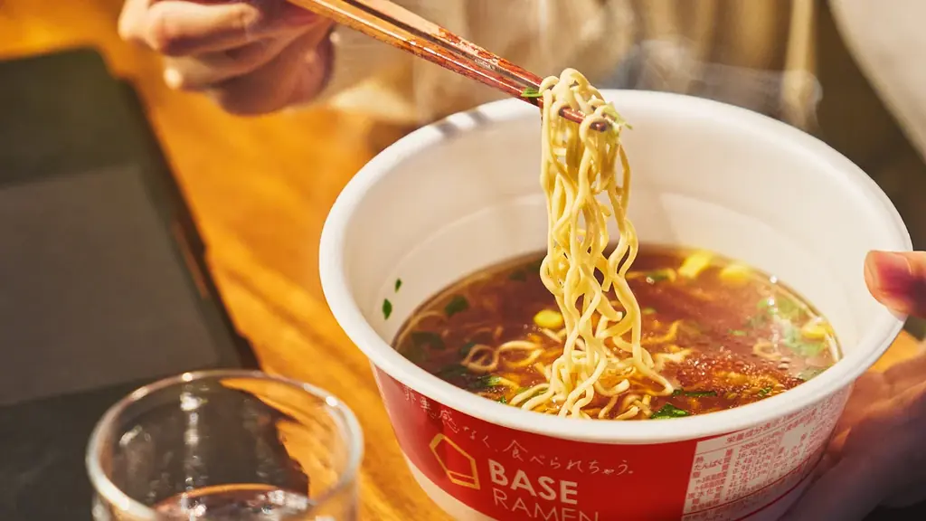 常識を覆すカップラーメン「BASE RAMEN」新登場「BASE RAMEN 鶏ガラ醤油／味噌」10月22日（水）新発売 画像 6