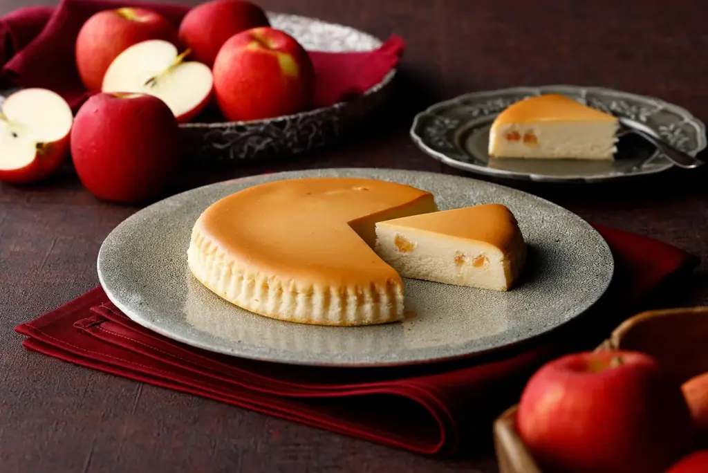 【チーズガーデン】「季節の御用邸チーズケーキ」のロングセラー商品が3年ぶりの登場　チーズのミルキー感と芳醇なりんごの味わい『御用邸アップルチーズケーキ』 画像 1