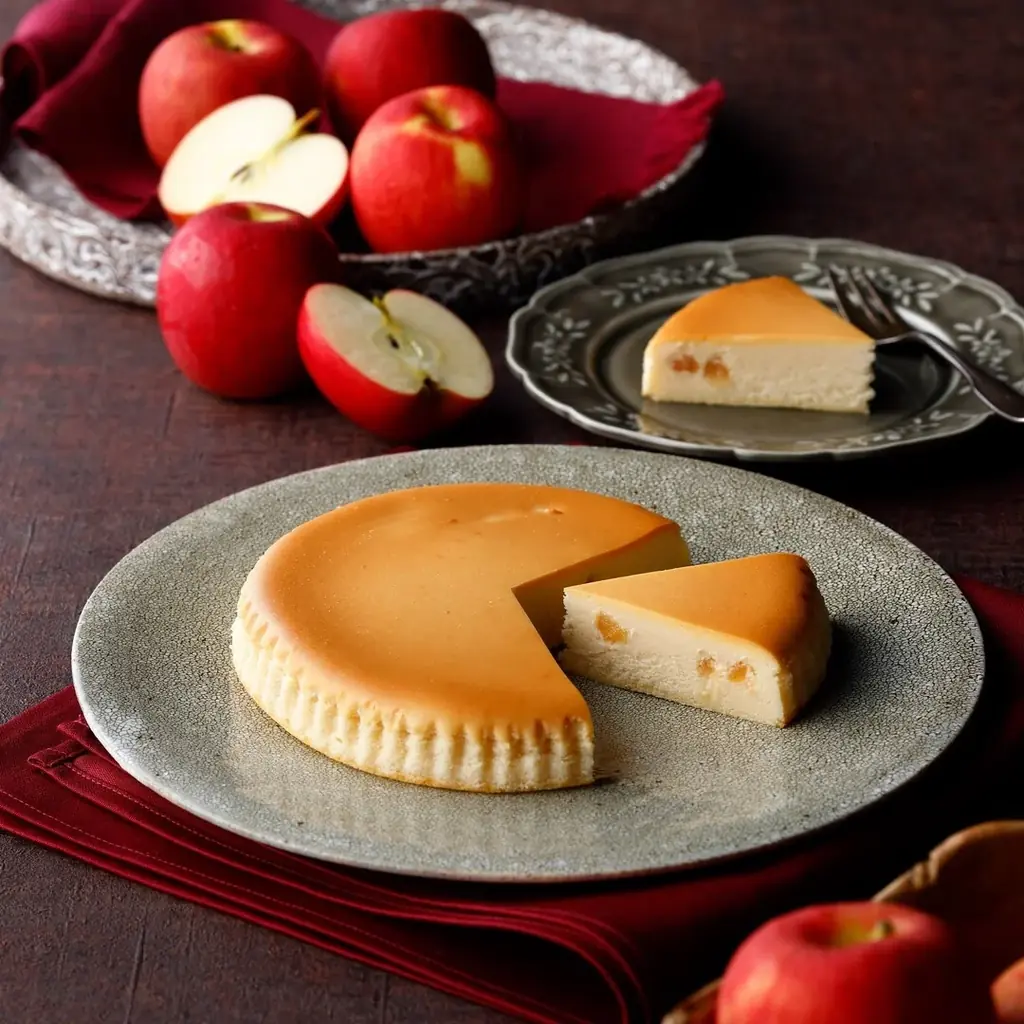 【チーズガーデン】「季節の御用邸チーズケーキ」のロングセラー商品が3年ぶりの登場　チーズのミルキー感と芳醇なりんごの味わい『御用邸アップルチーズケーキ』 画像 2