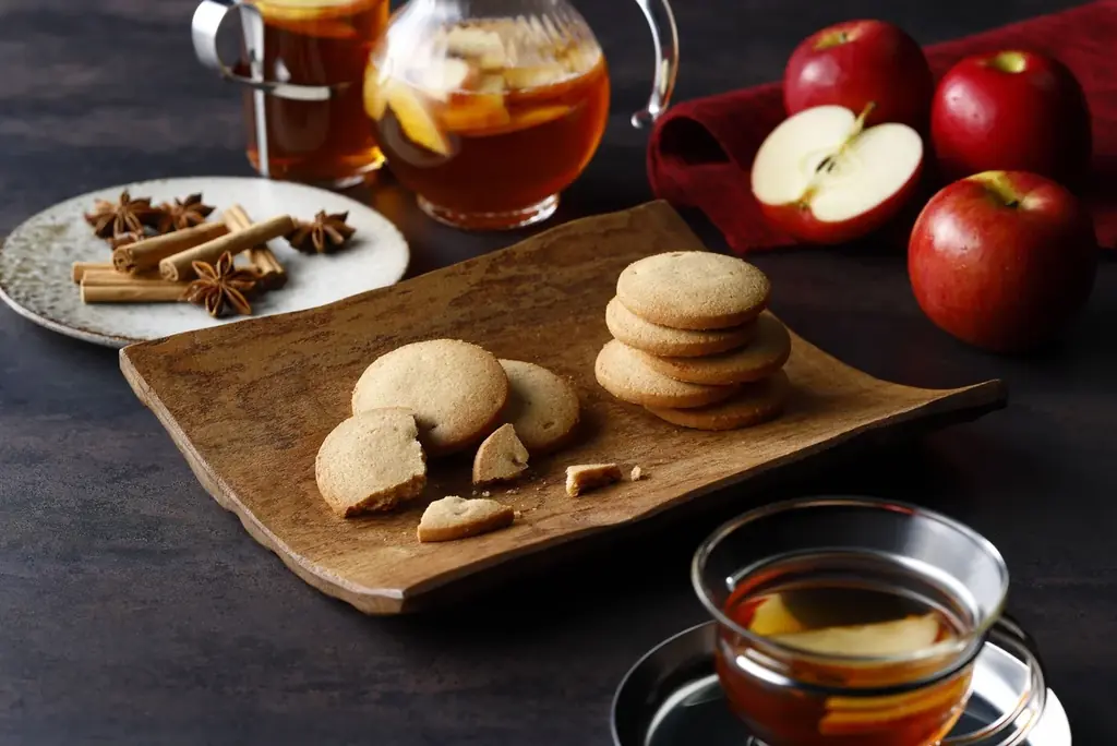 【チーズガーデン】「季節の御用邸チーズケーキ」のロングセラー商品が3年ぶりの登場　チーズのミルキー感と芳醇なりんごの味わい『御用邸アップルチーズケーキ』 画像 4