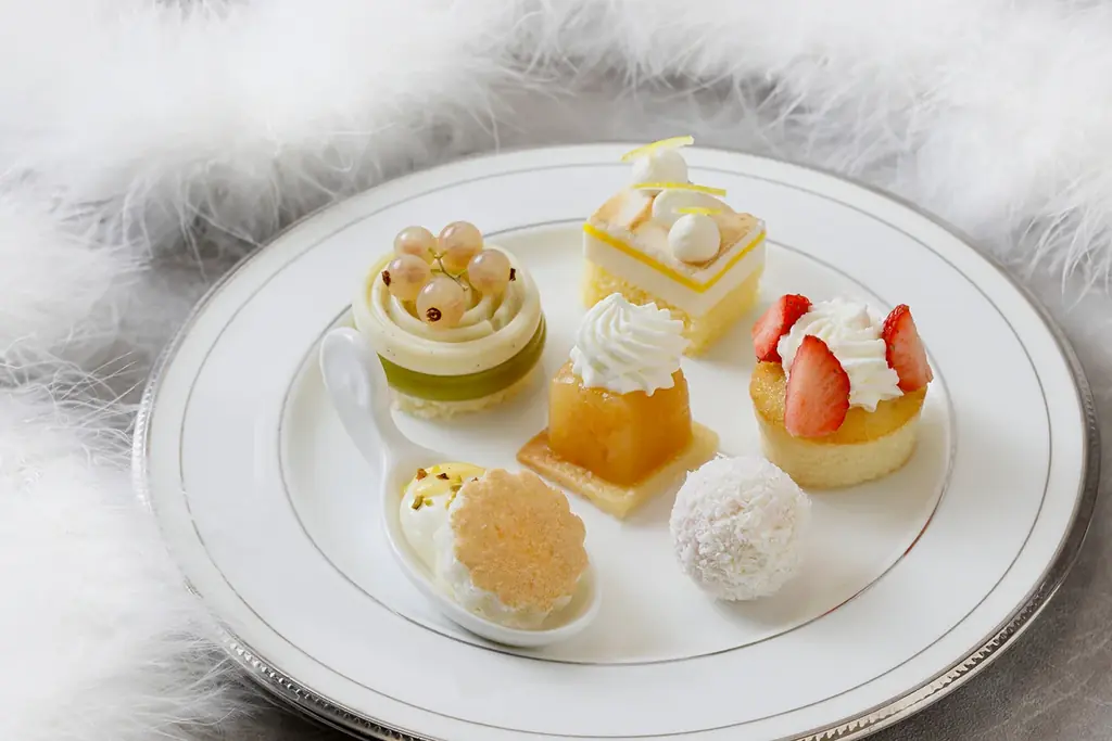 【グランドニッコー東京 台場】『ホワイトアフタヌーンティーセット』提供期間： 2025年11月1日（土）～12月31日（水） 画像 3