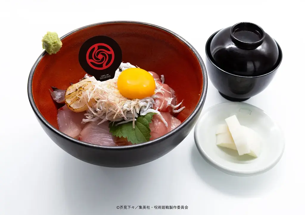 TVアニメ「呪術廻戦」× マルキューブ 限定コラボメニューを公開！「呪術海鮮丼御膳」や「特級呪物いなり」など全28品が丸ビルおよび周辺の一部レストランに登場！ 画像 2