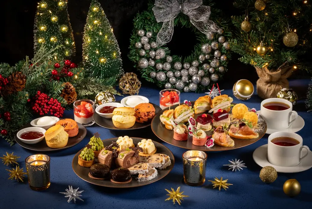 星屑をまとったムースケーキ、雪の結晶やクリスマスツリーモチーフのスイーツが登場　心躍るホリデーシーズンの華やぎを表現したスイーツ&セイボリーを楽しむ『スターライト ノエル アフタヌーンティー』開催 画像 1