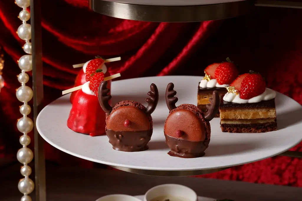 宝石のルビーのように輝く真っ赤ないちごと濃厚ショコラが奏でる『ルビーエレガンス クリスマスアフタヌーンティー』新登場 画像 3