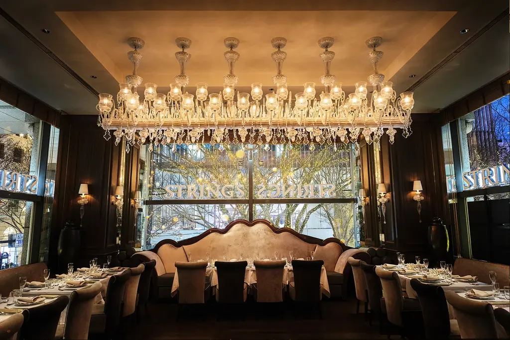 宝石のルビーのように輝く真っ赤ないちごと濃厚ショコラが奏でる『ルビーエレガンス クリスマスアフタヌーンティー』新登場 画像 9