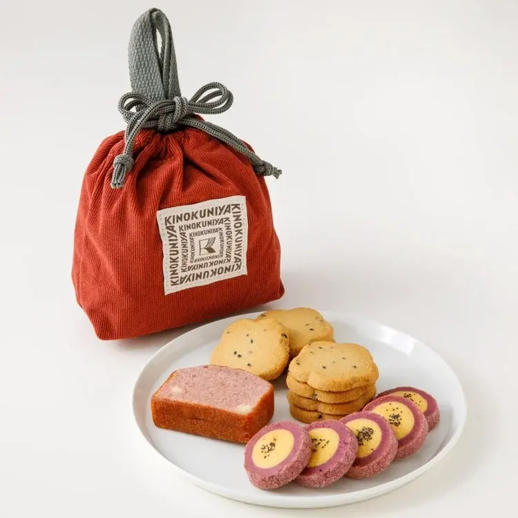 【紀ノ国屋】温かみのあるコーデュロイ生地が目を引く「コーデュロイスイーツバッグ」が全5色のラインナップで新登場！ 画像 2