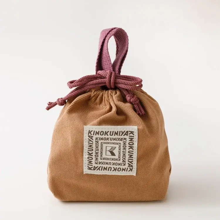 【紀ノ国屋】温かみのあるコーデュロイ生地が目を引く「コーデュロイスイーツバッグ」が全5色のラインナップで新登場！ 画像 3