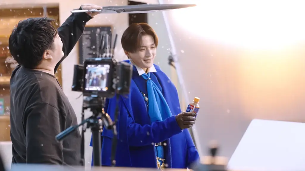 ブランドアンバサダーに八木勇征さん 「紅茶花伝」の妖精役で出演　冬の新CM「3秒後の余韻」篇 10月20日（月）より全国放映開始 画像 10