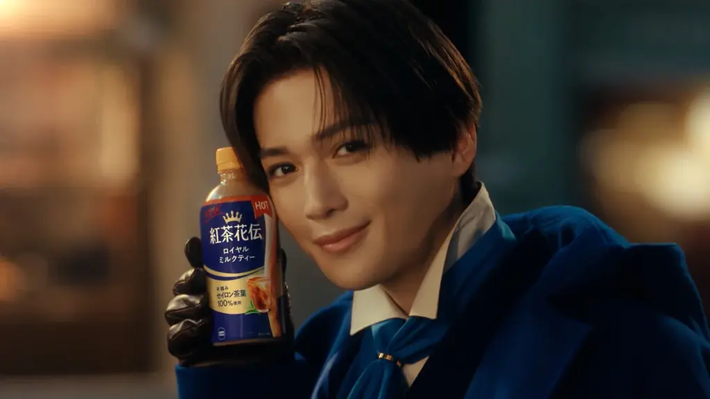 ブランドアンバサダーに八木勇征さん 「紅茶花伝」の妖精役で出演　冬の新CM「3秒後の余韻」篇 10月20日（月）より全国放映開始 画像 5