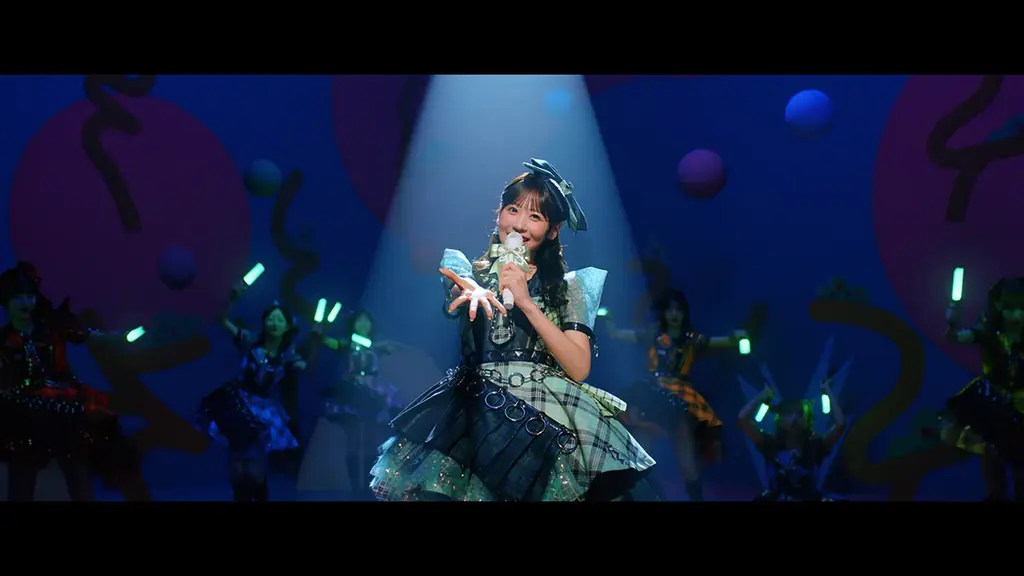 FRUITS ZIPPER、4thシングルCD表題曲「はちゃめちゃわちゃライフ！」のMusic Videoを公開 おもちゃ箱のようなカラフルな世界で“はちゃめちゃ”に楽しむメンバーに注目！ 画像 4