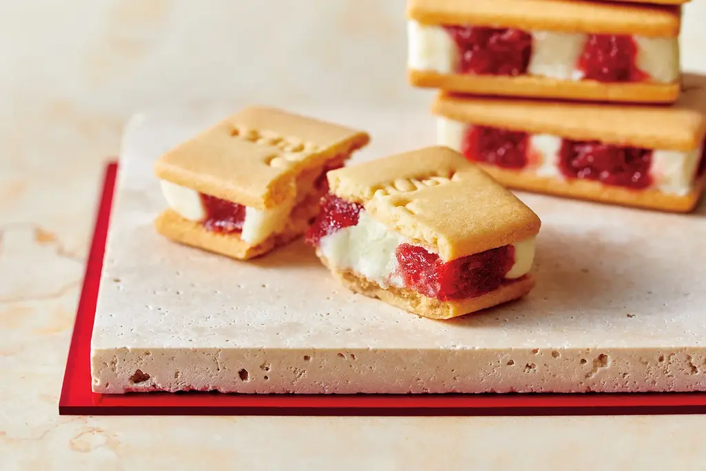 いちご感アップ！2年連続1位を受賞した代表作『いちごミルクサンド』がさらに美味しく生まれ変わります。いちごスイーツ専門店「VERY RUBY CUT」 画像 4