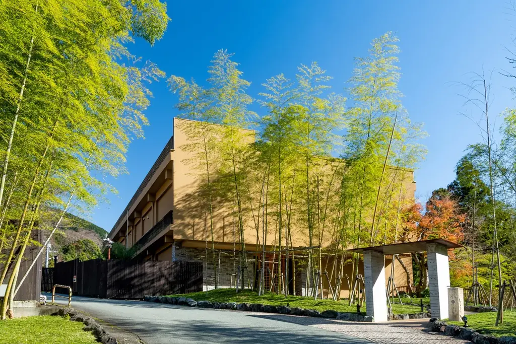 泊まるだけじゃない、「描かれる旅」へ。宿泊客がアート作品の一部になる“集団肖像画”イベントを箱根の旅館で開催 画像 9