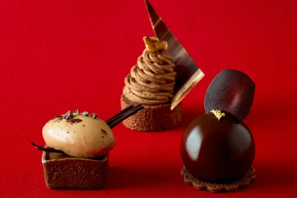 【リーガロイヤルホテル大阪】冬限定！いちごとチョコレートの甘美な競演「いちごvsチョコレートアフタヌーンティー」 画像 4