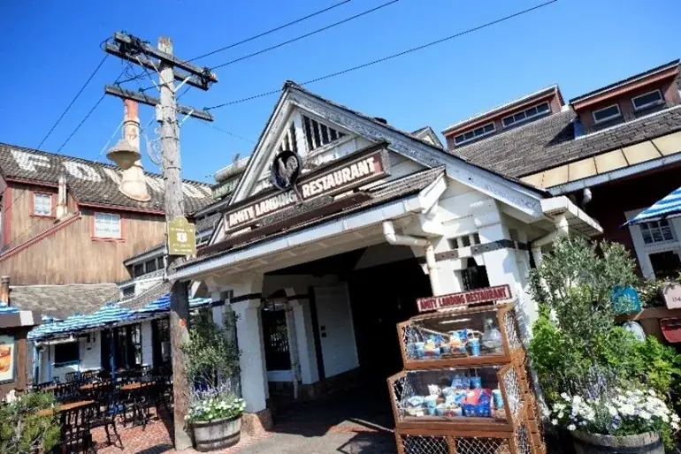 祝！映画「ジョーズ」日本公開50周年 パーク開業時から人気の『アミティ・ビレッジ』が祝祭感に包まれる『ジョーズ・セレブレーション』 画像 2