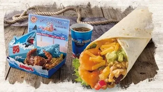 祝！映画「ジョーズ」日本公開50周年 パーク開業時から人気の『アミティ・ビレッジ』が祝祭感に包まれる『ジョーズ・セレブレーション』 画像 3