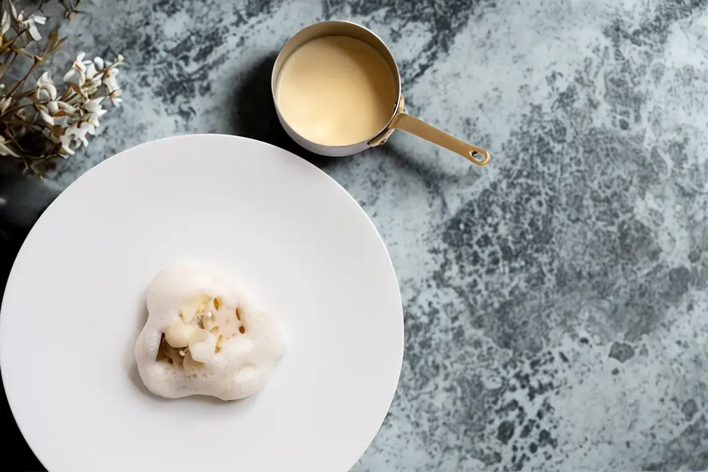 12/13開始｜リーガロイヤル広島で「白の魔法」コラボ宿泊＆限定メニュー