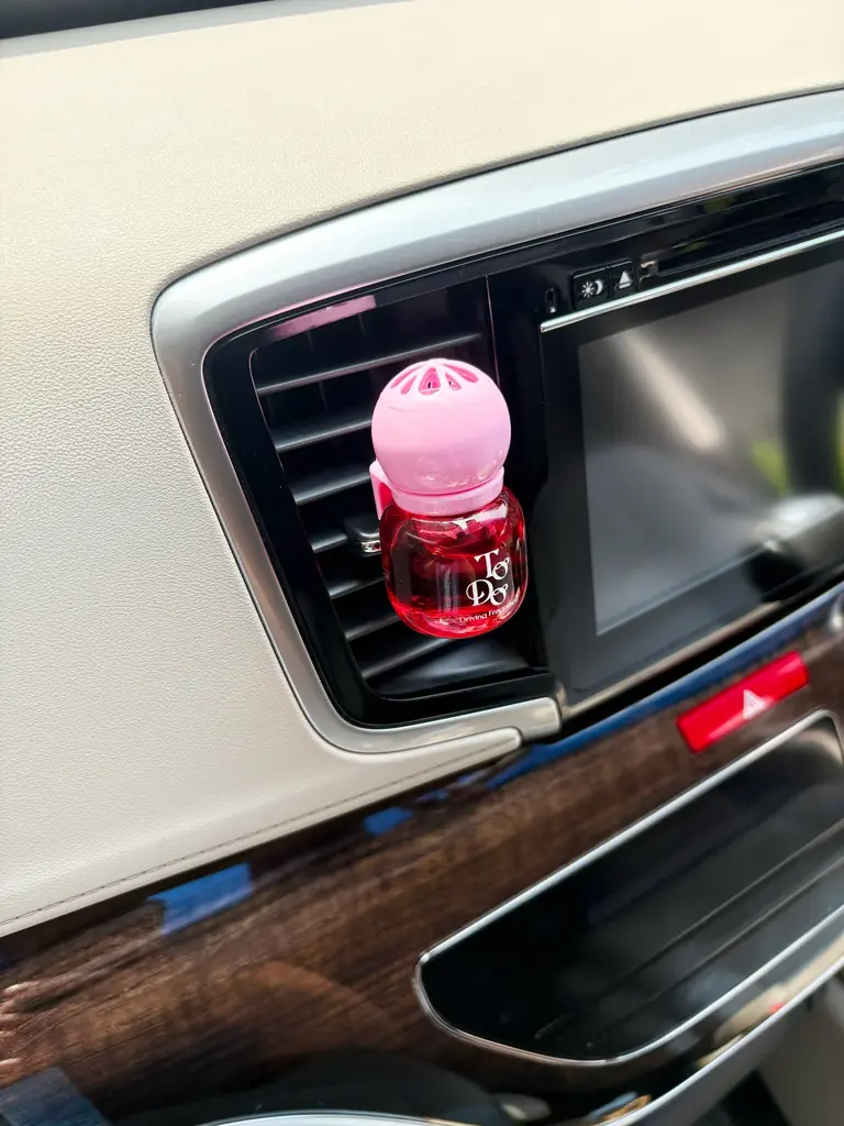 【ドン・キホーテ限定】香油香寮×イラストレーター ニシイズミユカ 個性プロデュース型ドライビングフレグランス「TODO」10/19発売 画像 4