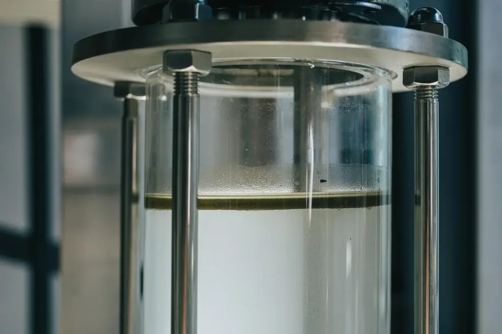 国産精油が生まれる蒸留所「THREE Aroma Distillery」2025年10月19日、佐賀県唐津市呼子町にオープン。 画像 11