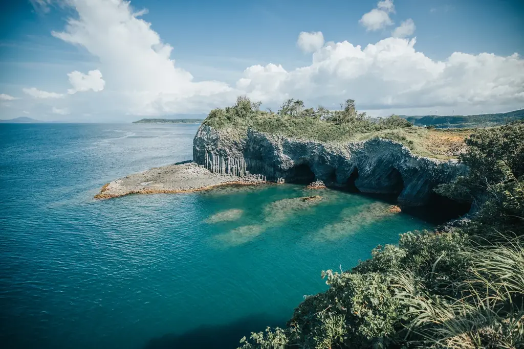 国産精油が生まれる蒸留所「THREE Aroma Distillery」2025年10月19日、佐賀県唐津市呼子町にオープン。 画像 2
