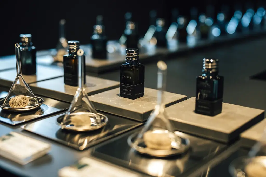 国産精油が生まれる蒸留所「THREE Aroma Distillery」2025年10月19日、佐賀県唐津市呼子町にオープン。 画像 5