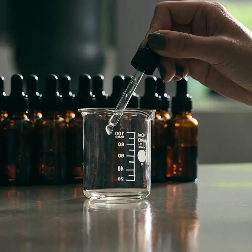 国産精油が生まれる蒸留所「THREE Aroma Distillery」2025年10月19日、佐賀県唐津市呼子町にオープン。 画像 6