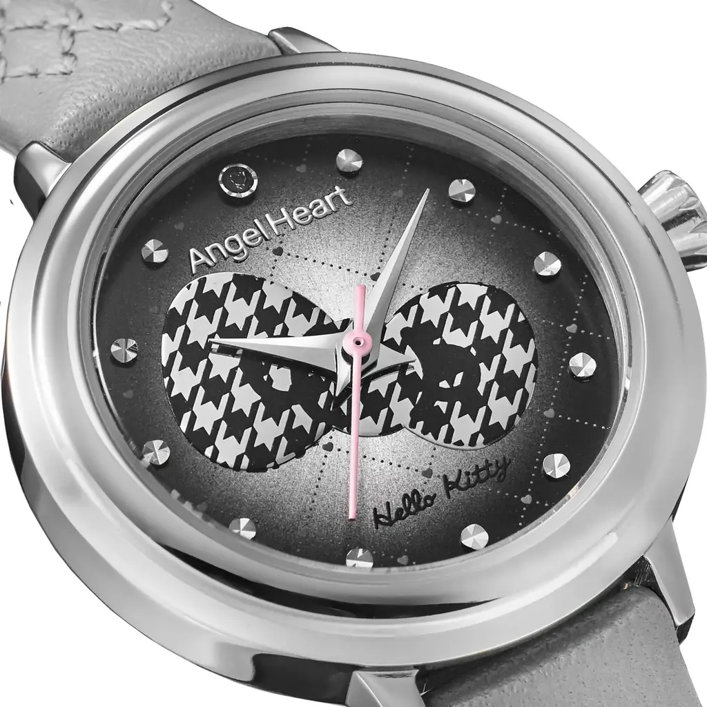 『ハローキティ』と時計ブランド『Angel Heart』のコラボレーションウォッチ第二弾を10月17日に発売。時計ボックスの代わりに時計デザインとリンクしたオリジナルチェーンショルダーバッグ付き。 画像 2