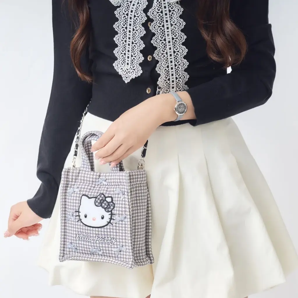 『ハローキティ』と時計ブランド『Angel Heart』のコラボレーションウォッチ第二弾を10月17日に発売。時計ボックスの代わりに時計デザインとリンクしたオリジナルチェーンショルダーバッグ付き。 画像 6