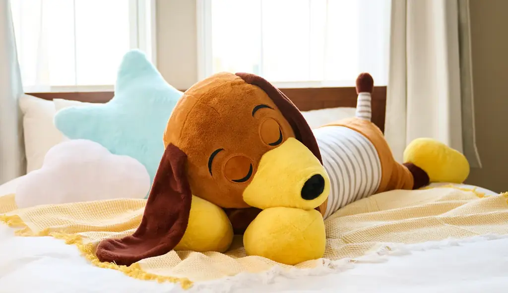 ウッディやバズ・ライトイヤーなど、おもちゃたちがパーティーコスチュームで大集合！『トイ・ストーリー』公開30周年をお祝いするコレクションをディズニーストアで10月24日（金）より順次発売 画像 4