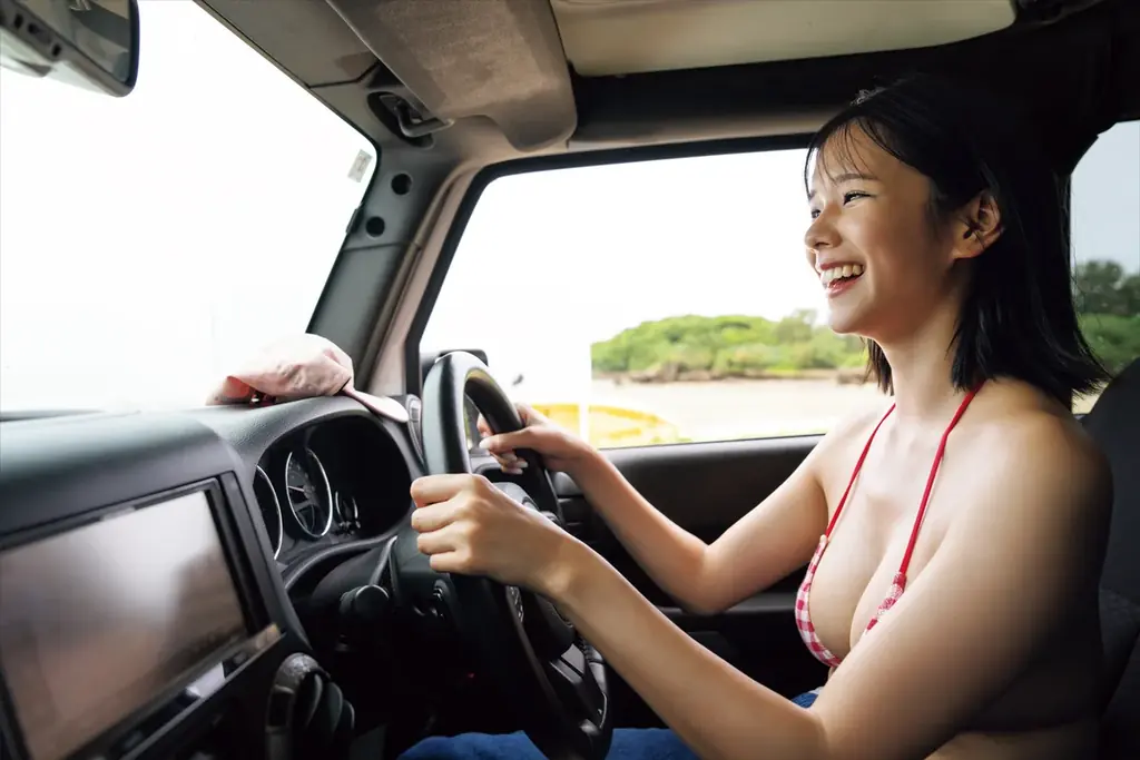 9頭身×Gカップ！アイドルグループ「アイテムはてるてるのみ」の絶対的エース 後藤まつりさんが待望のファースト写真集を発売。 画像 7