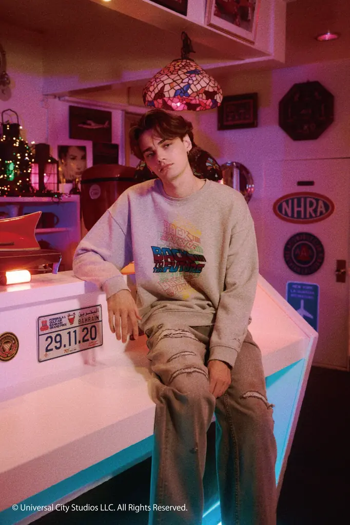 AZUL BY MOUSSYから映画「バック・トゥ・ザ・フューチャー」の公開40周年を記念した特別コラボアイテムを発売！ 画像 2