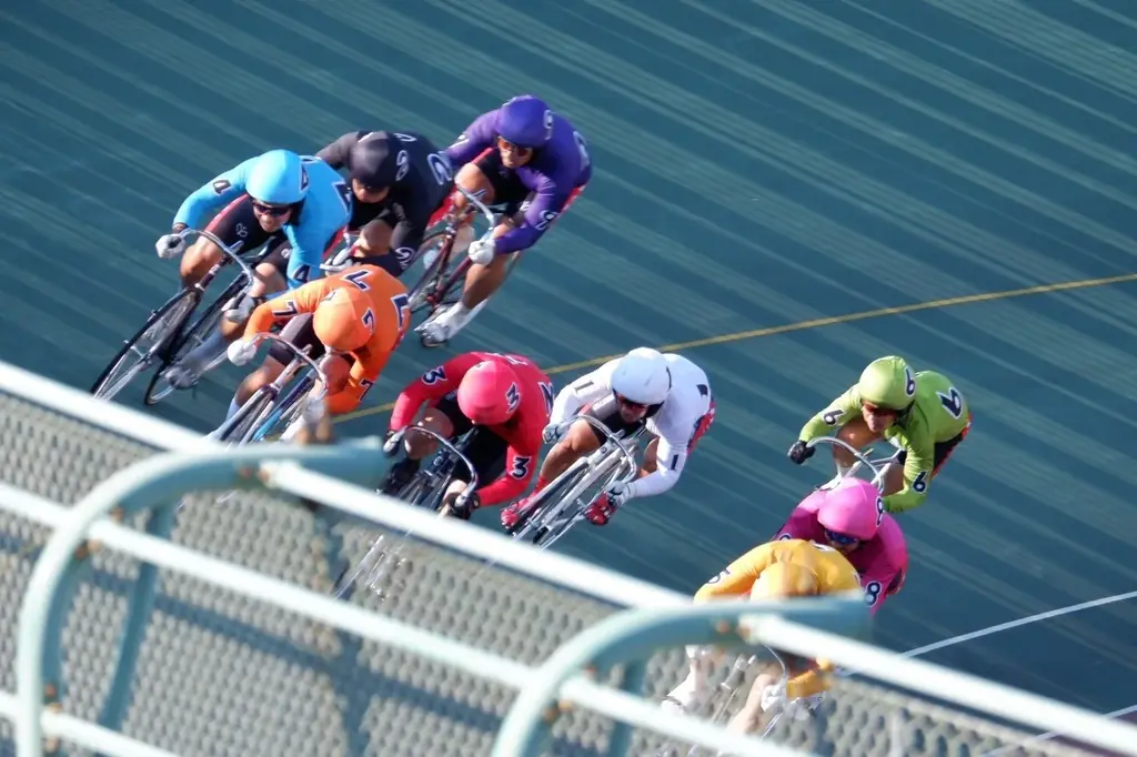 【KEIRIN HOTEL 10 】”夢中になる瞬間”を親子で。Family Trip × KEIRIN HOTEL 10コラボイベント「競輪選手体験ツアー」を11月23日（日）に開催！ 画像 2