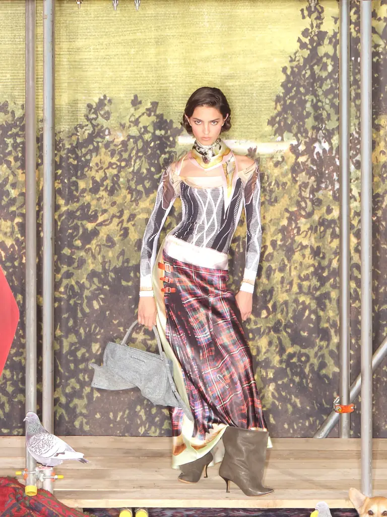 H&M、遊び心と革新が融合する新時代のファッションを提案する、2025年秋のデザイナーコラボレーションコレクション「Glenn Martens × H&M」をついに解禁 画像 10