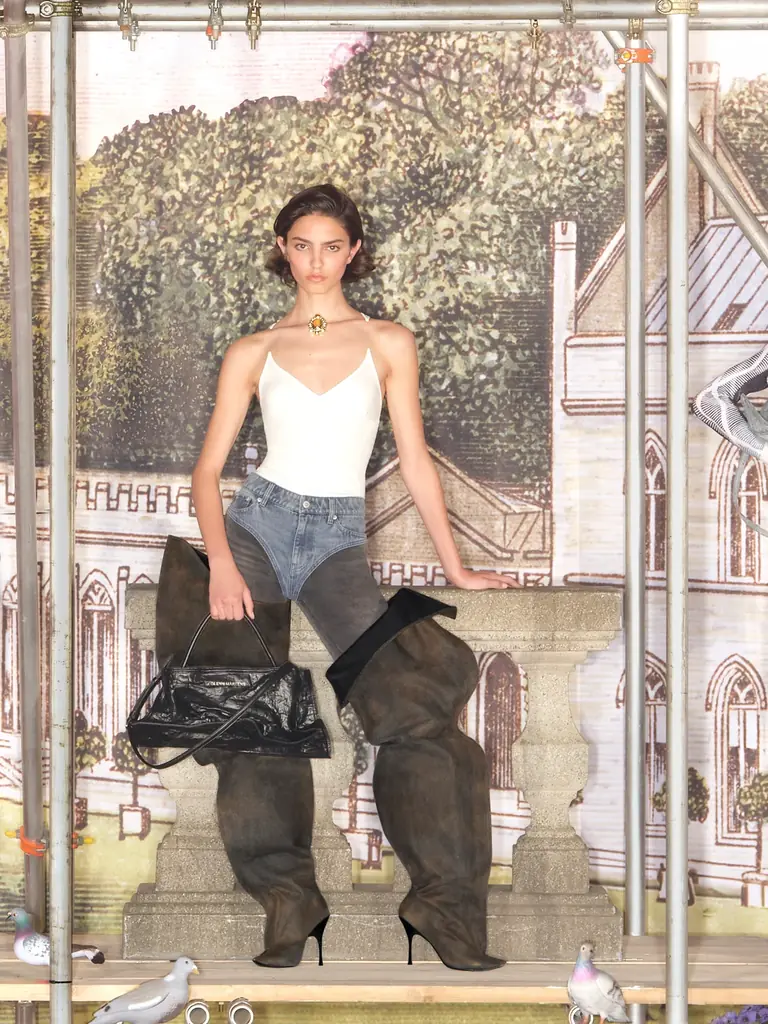 H&M、遊び心と革新が融合する新時代のファッションを提案する、2025年秋のデザイナーコラボレーションコレクション「Glenn Martens × H&M」をついに解禁 画像 11