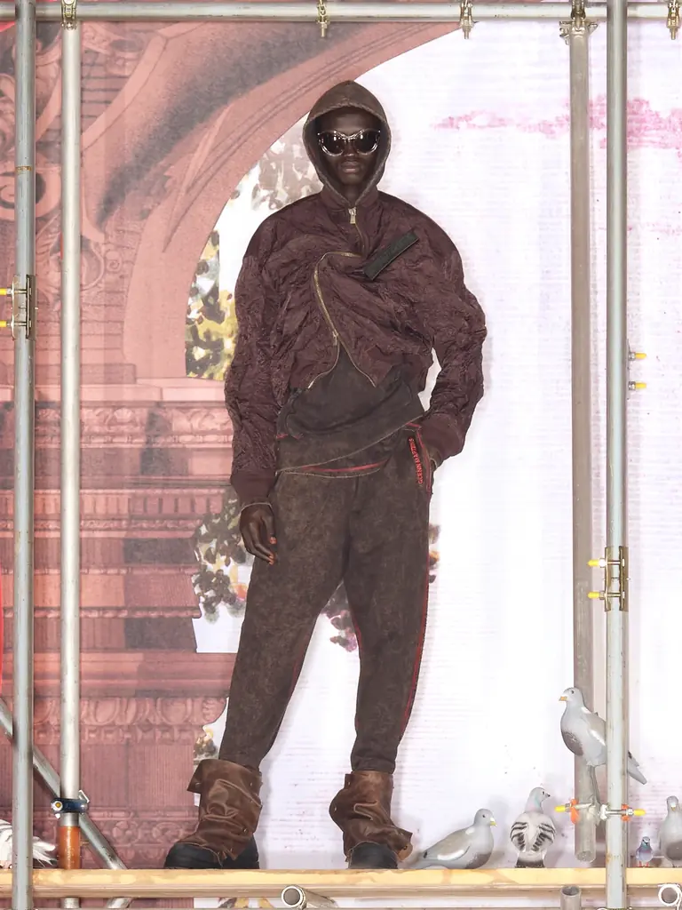 H&M、遊び心と革新が融合する新時代のファッションを提案する、2025年秋のデザイナーコラボレーションコレクション「Glenn Martens × H&M」をついに解禁 画像 14