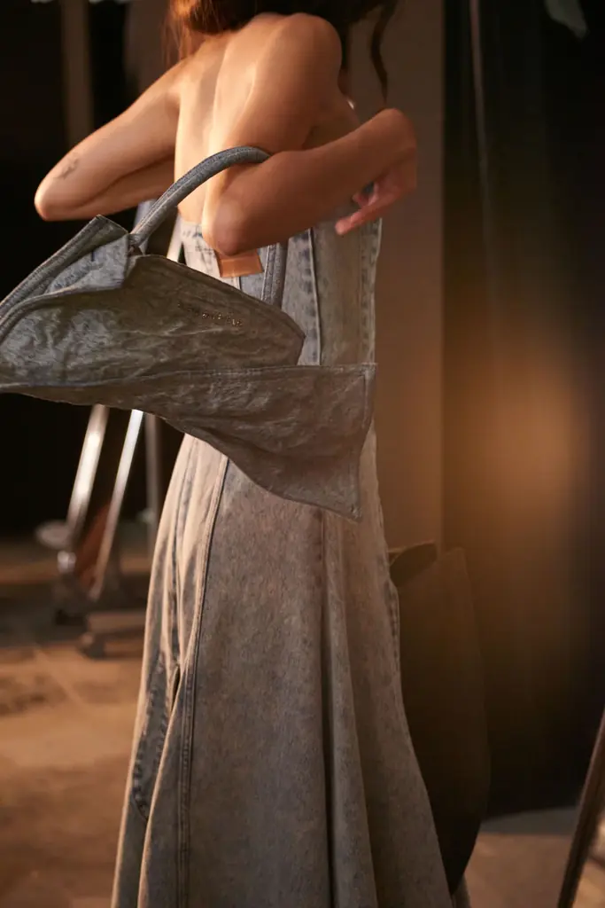 H&M、遊び心と革新が融合する新時代のファッションを提案する、2025年秋のデザイナーコラボレーションコレクション「Glenn Martens × H&M」をついに解禁 画像 2