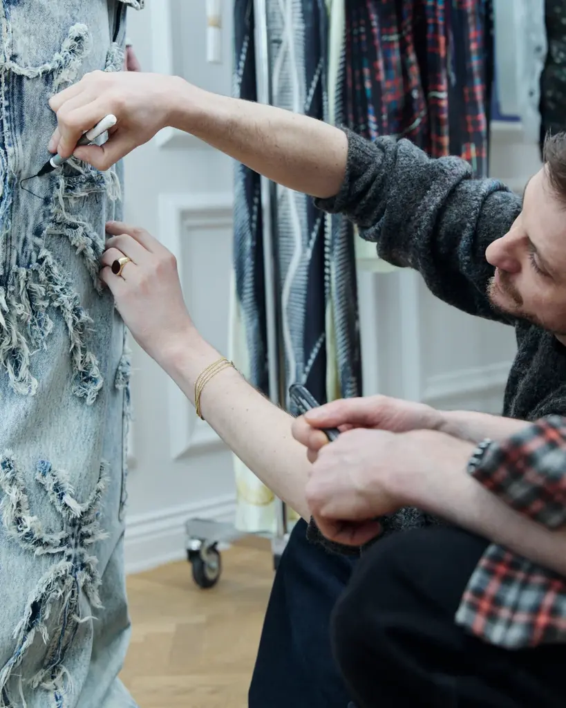 H&M、遊び心と革新が融合する新時代のファッションを提案する、2025年秋のデザイナーコラボレーションコレクション「Glenn Martens × H&M」をついに解禁 画像 25